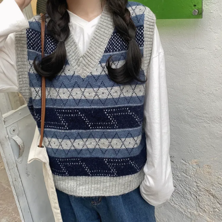 Knitted V-Neck Vest With Pattern