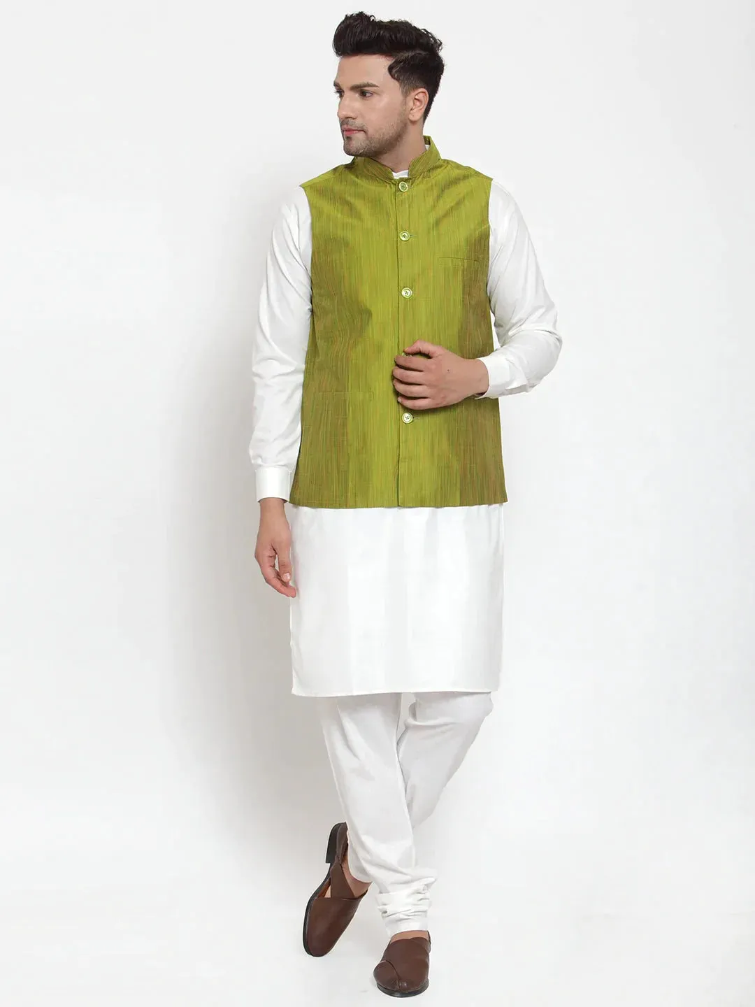 Men'S White Solid Kurta With Pyjamas & Green Nehru Jacket