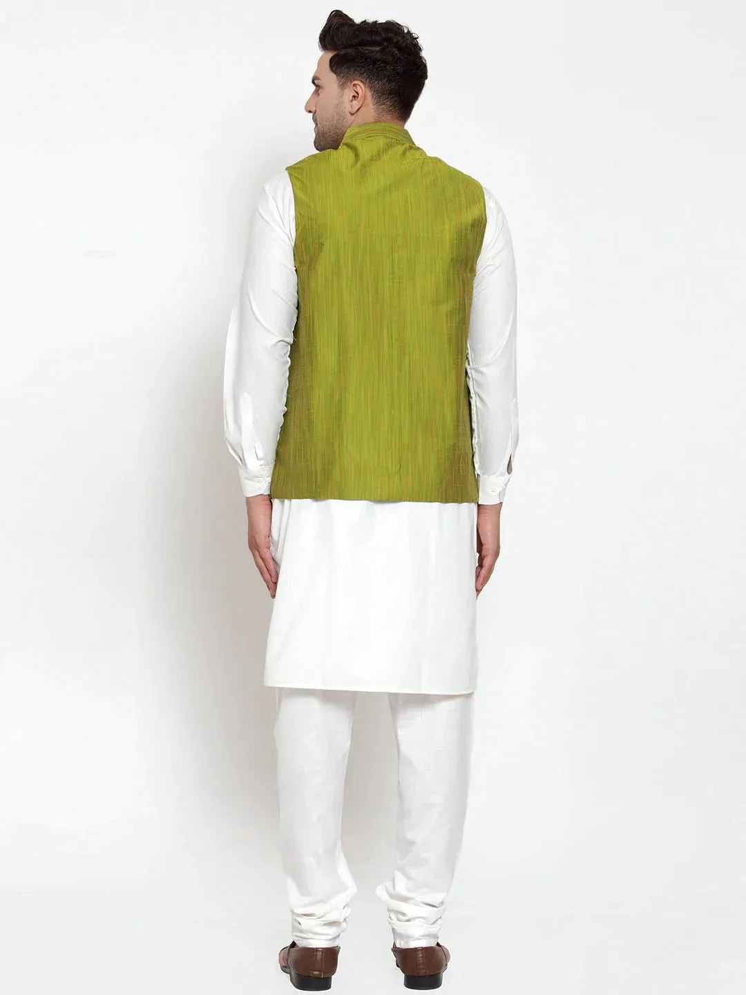 Men'S White Solid Kurta With Pyjamas & Green Nehru Jacket