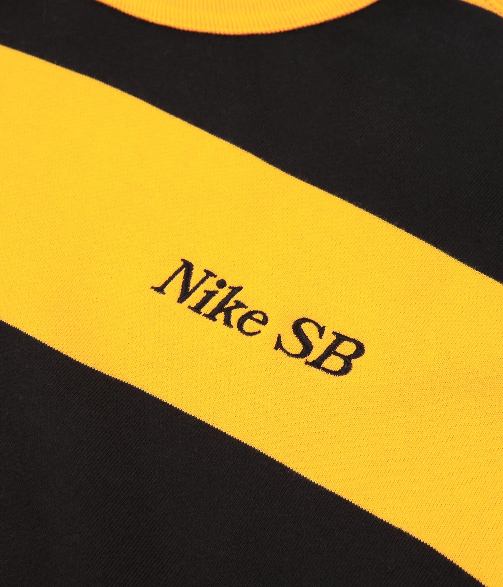 Nike SB Crewneck Sweatshirt - University Gold / Black - Black