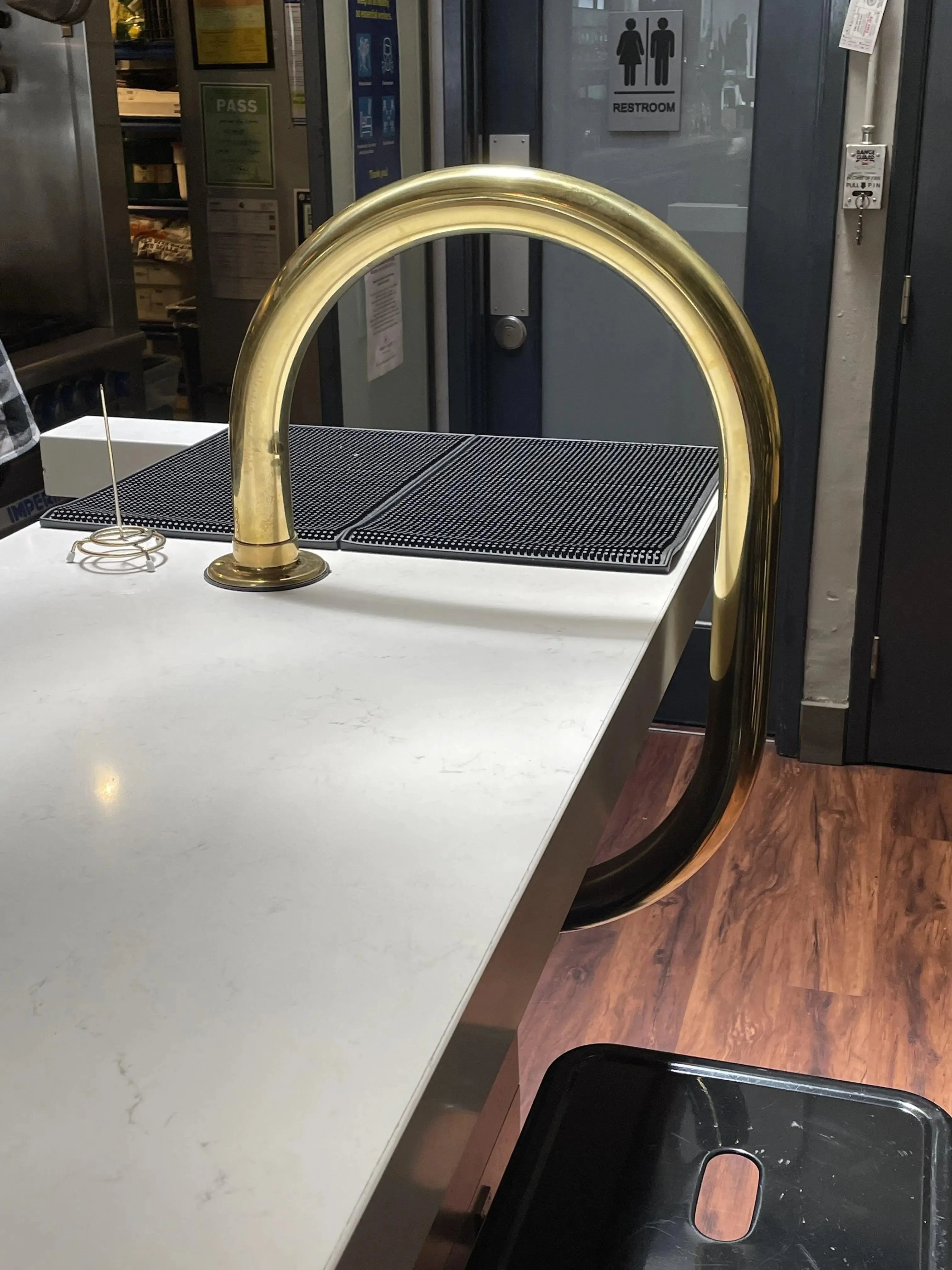 Service Bar Rail | Wait Station